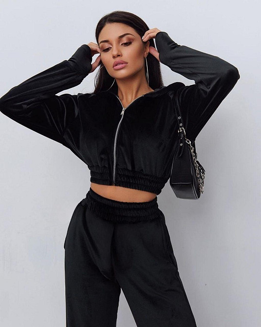 Жіночий повсякденний велюровий костюм-двійка із широкими штанами та укороченою кофтою плюшевий велюр Чорний, 42/44 Одеса - фото 5