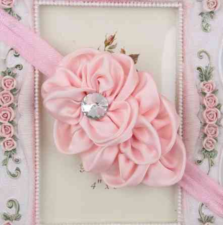 Ошатна пов'язка дитяча світло-рожева квітка 10см, розмір універсальний (на резинці) Київ