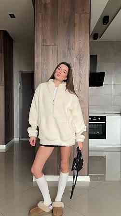 Жіночий теплий оверсайз худі зі змійкою з хутра баранчика Молочний Одеса