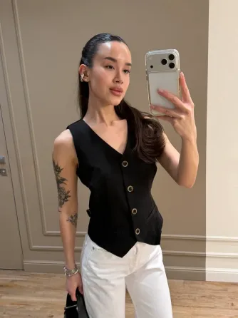 Жіноча жилетка — базовий елемент гардероба, який легко комбінується Одеса