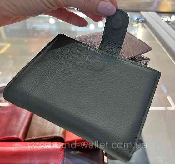 Женский кожаный кошелек зеленого цвета маленького размера на магните HV 3009 Киев