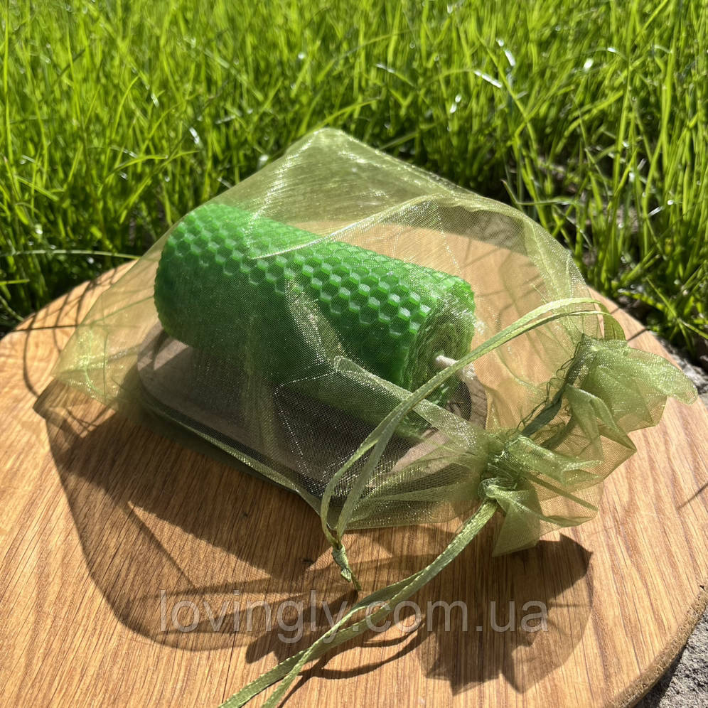 Свеча зеленого цвета на деревянной подставке в подарочном мешочке. Ирпень - изображение 3