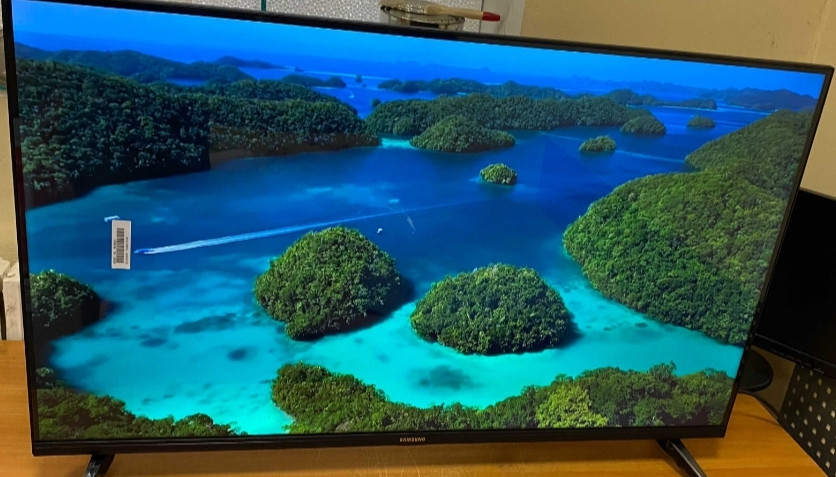 Мощный Телевизор: 4К Samsung Smart TV 42