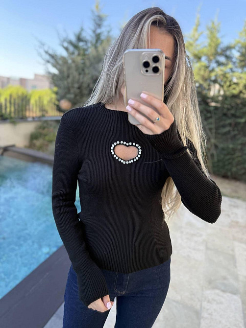 Жіночий базовий светр з оригінальною декорацією у формі сердечка + стрази машинне в'язання Чорний Одеса - фото 1