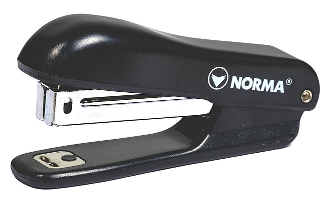 Степлер 10 NORMA 4029 40мм 10/4 чорн, шт Киев - изображение 1