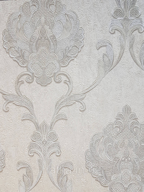 Шпалери вінілові на флізеліні Grandeco Anastasia метрові вензелю завитки структурні сріблясті на пісочному Київ - фото 1