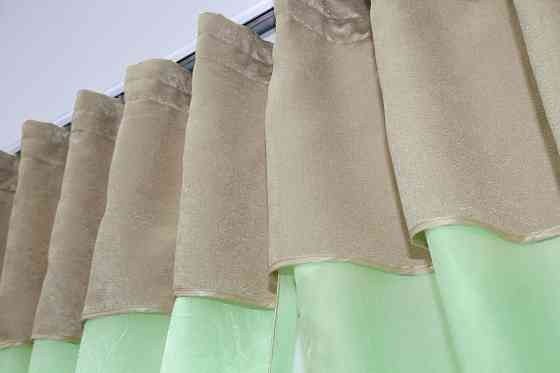 Кухонные шторы VR-Textil № 073к с ламбрекеном и подхватами салатовый с кремовымм 270х170 см (52-0270) Киев