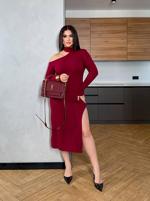 Женское облегающее платье с привлекательным разрезом плотный рубчик резинка Марсал, 46/48 Одесса - изображение 3