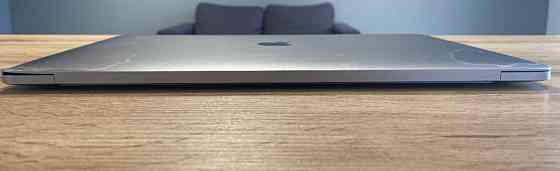 Ноутбук: MacBook Pro 15 (2018) Core i7 2.2Ghz. 16/256Gb. Київ