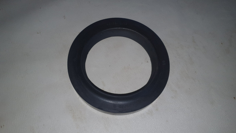 Сальник заднего моста ЗИЛ-133 ГЯ. 68х95х12/16. Харьков - изображение 1