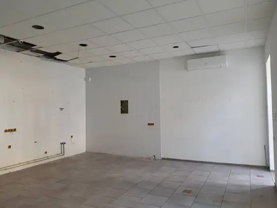 Оренда магазина, центр міста Харківська. Гарний автомобільний і пішохідний трафік. Дніпро