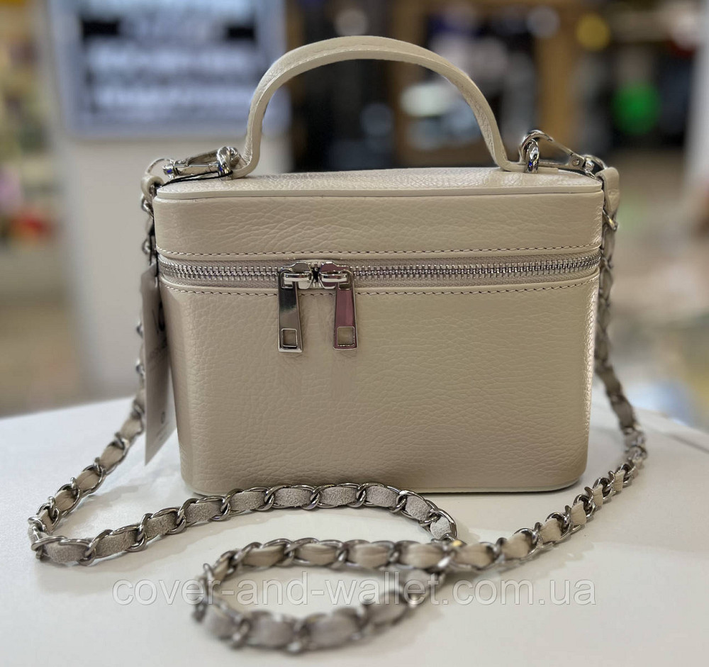 Модна жіноча шкіряна сумочка бежевого кольору квадратної форми Virginia Conti Київ - фото 5