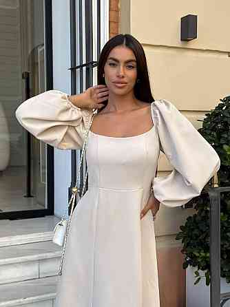 Женское праздничное сдержанное макси платье с разрезом костюмка Бежевый, 46/48 Одесса