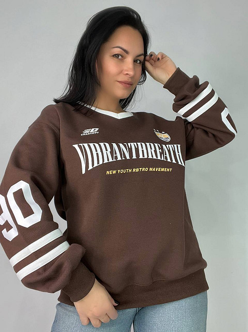 Свитшот женский A-N 25047 оверсайз вырез поло с надписью впереди one size коричневый, коричневый, one size Киев - изображение 7