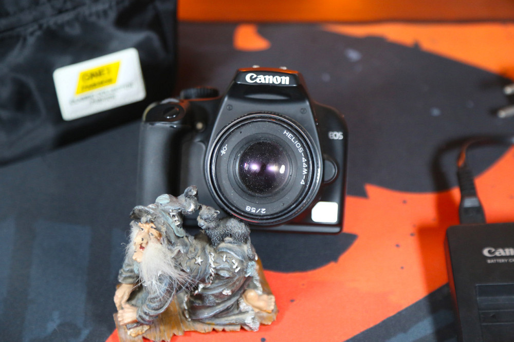 Зеркальный фотоаппарат Canon EOS 1000D + 18-55мм. Комплект. Б\У Киев - изображение 3