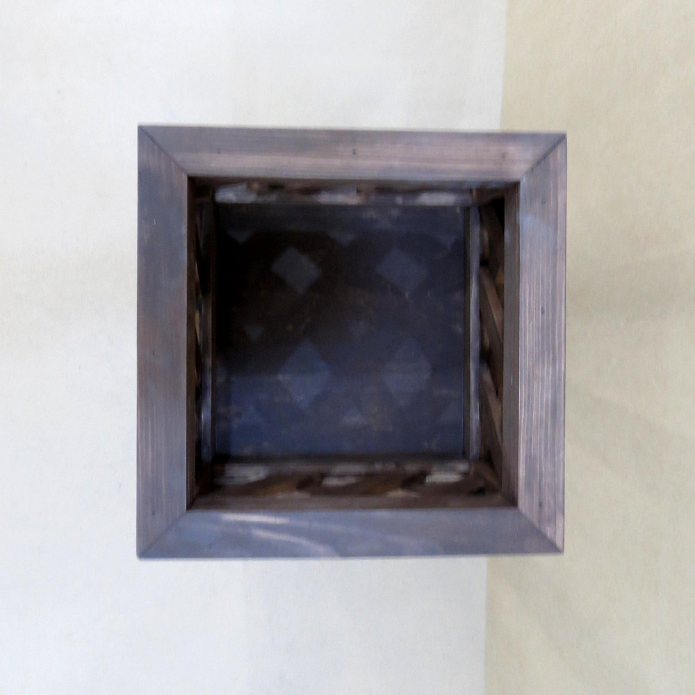 Кашпо на стойке 