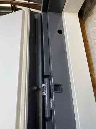 Двері квартирні Redfort, модель Кристал (з дзеркалом), комплектація Еліт + Київ