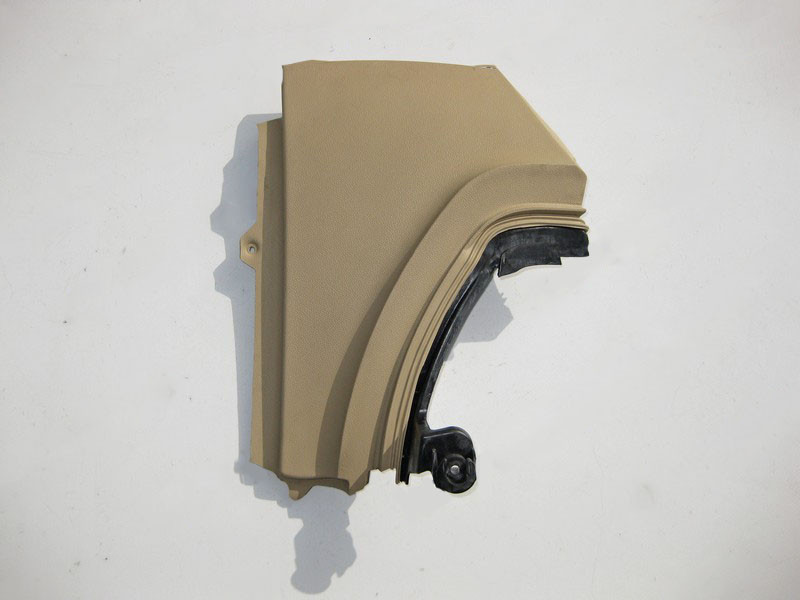 Mercedes-Benz  A1646802687 8K56 Частина панелі приладів - торпеди біля бардачка бежева ML W164 GL X164 Одесса - изображение 1