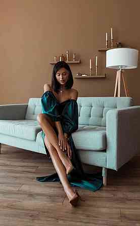 Женское роскошное вечернее платье со шлейфом и съемными рукавами из королевского атласа Изумрудный, S Одесса