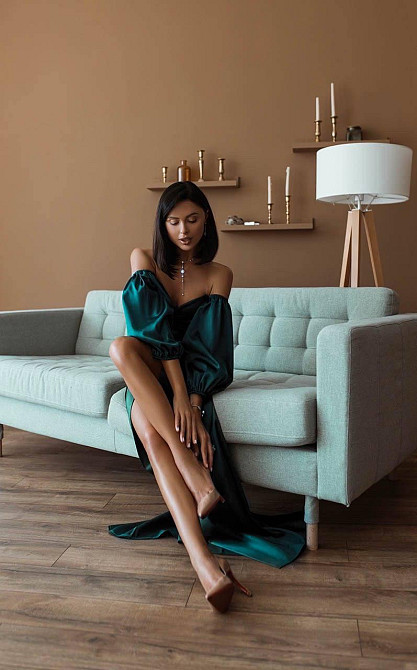 Жіноче розкішне вечірнє плаття зі шлейфом і знімними рукавами з королівського атласу Смарагдовий, S Одеса - фото 3