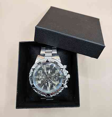 Годинник чоловічий сріблястий з темним циферблатом у подарунковій коробці Сміла