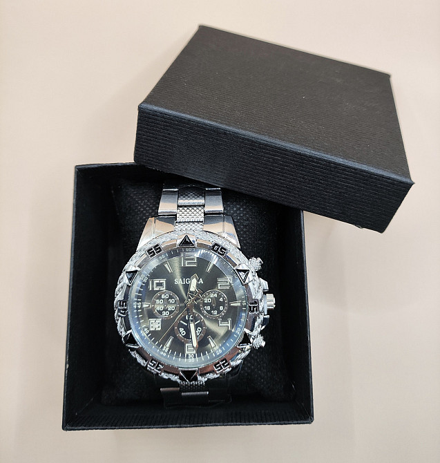 Годинник чоловічий сріблястий з темним циферблатом у подарунковій коробці Сміла - фото 1