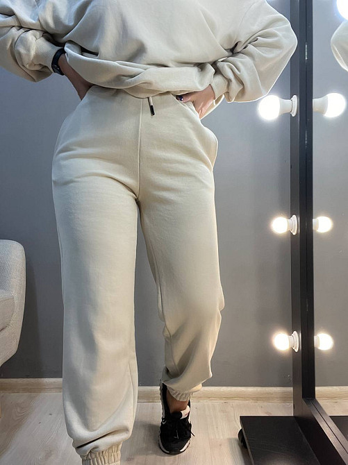 Костюм женский Quzen 470-471 свитшот и джогеры на резинке оверсайз, бежевый, S Киев - изображение 8