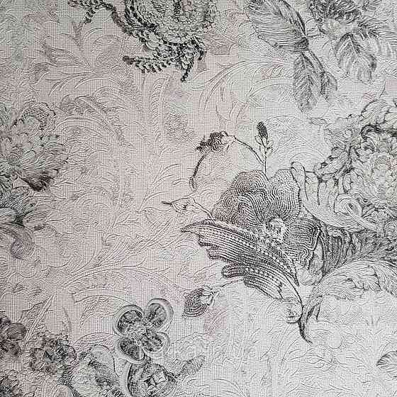 Шпалери метрові вінілові на флізелін Yuanlong Samsara бароко квіти вензель чорні на білому сріблясті Київ