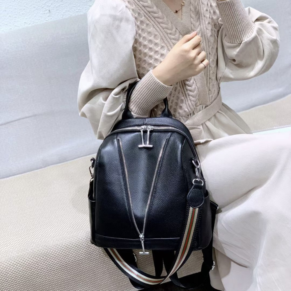 Рюкзак жіночий шкіряний з ременем 22х28х11, наплічна сумочка для дівчини студентки, чорна Кам'янське - фото 4