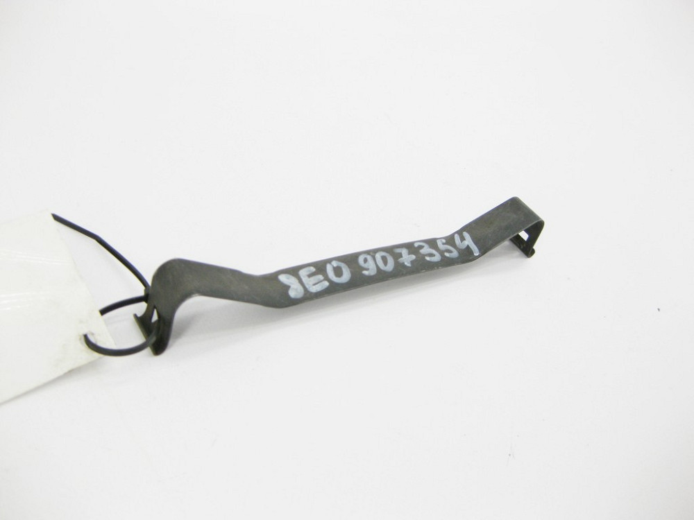 VAG  8E0907354 Фіксуюча скоба кришки корпусу блоків керування Audi A4 A6 R8 RS4 RS6 Seat Exeo Skoda Superb VW Passat Одеса - фото 4