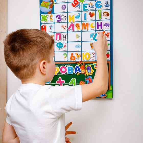 Дитячий навчальний плакат "Магнітна абетка" VT5555-05, 55 магнітів Вінниця