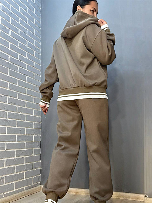 Костюм женский A-N 2743 брюки джоггеры и худи с карманами на молнии с резинка с капюшоном с белой полоской коричневый, коричневый, XL Киев - изображение 4