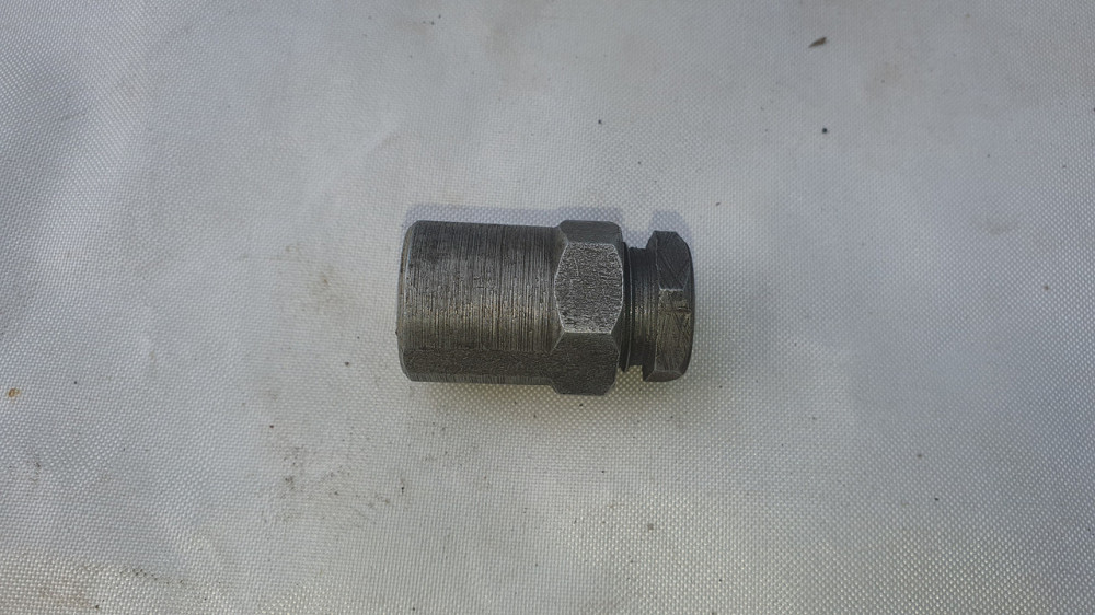 Муфта соединительная М12х1.5, М18х1.5 с штуцером М18х1.5. СССР. Харьков - изображение 1