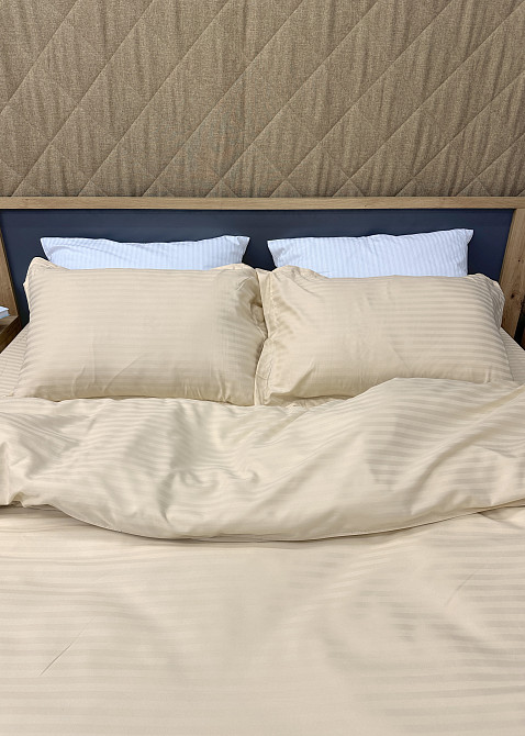 Комплект постільної білизни Страйп-сатин Сімейний з простирадлом на резинці 180х200х25, 2 підковдри 150х200, 2 наволочки 70х70 Кремовий (88-222) Київ - фото 6