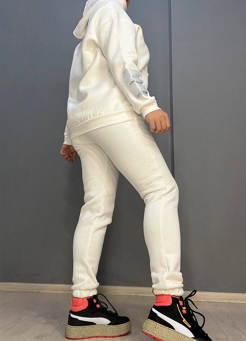 Костюм женский ENJOY 2920 худи с капюшоном брюки резинка нашивка утепленный флис белый, белый, L Киев - изображение 7