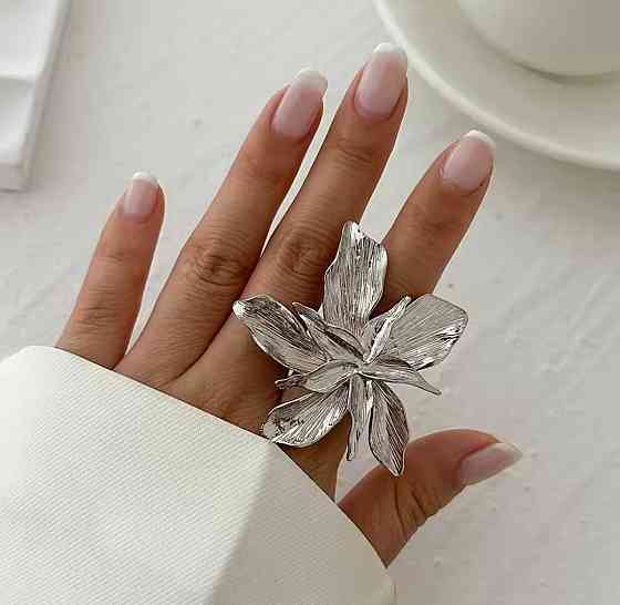 Велика каблучка квітка срібляста жіноча масивна каблучка у формі квітки регульований розмір Київ