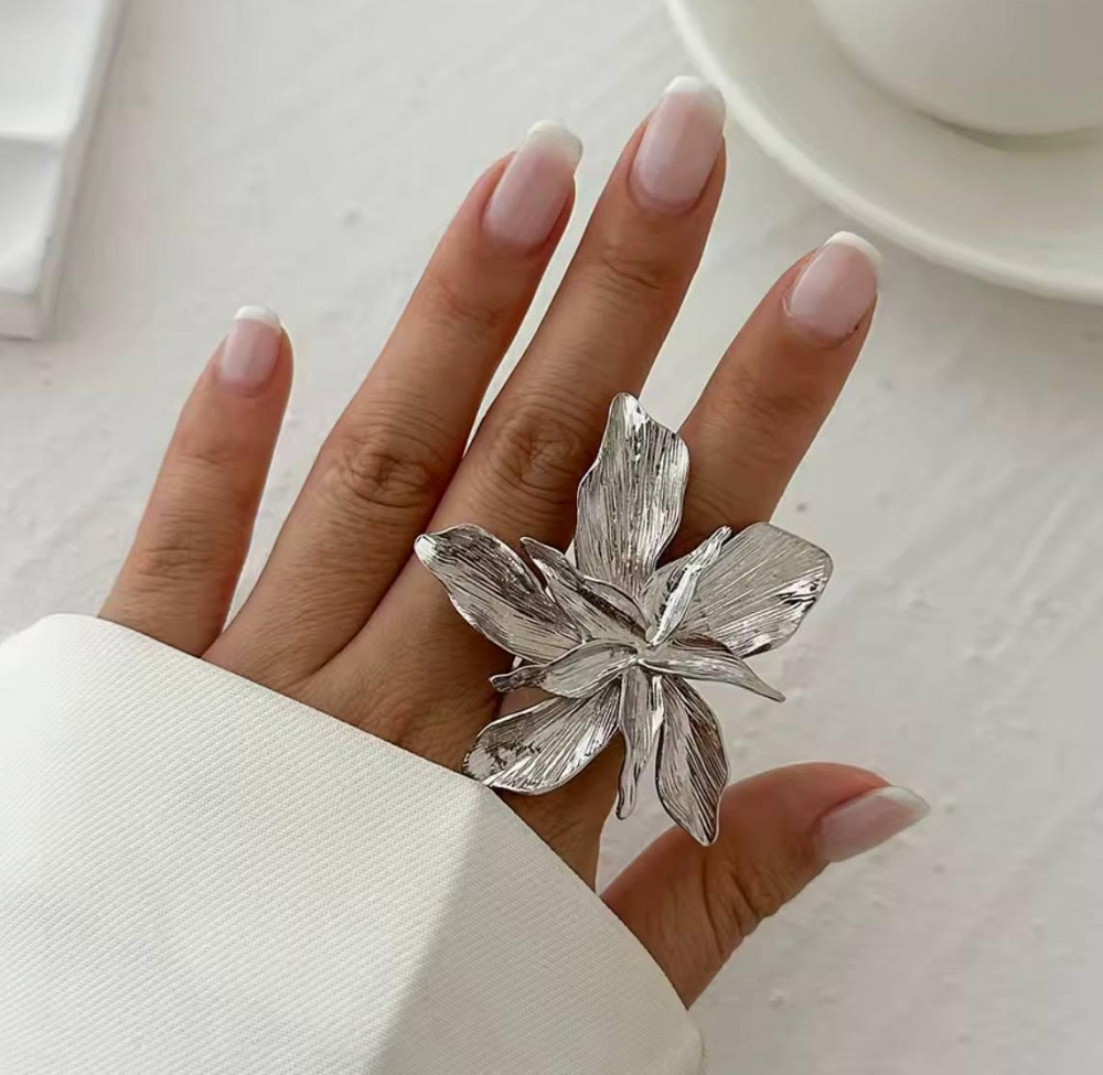 Велика каблучка квітка срібляста жіноча масивна каблучка у формі квітки регульований розмір Київ - фото 1