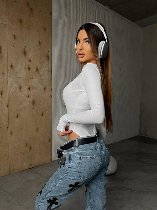 Жіноче зручне базове боді з розрізом під пальчик мікродайвінг Білий Одеса - фото 6