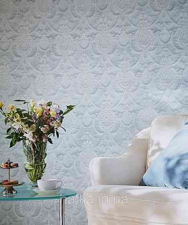 Шпалери вінілові на флізеліні Rasch Trianon Xlll 0.53х10 структурні вензелю розетки білі на сіро-блакитному Київ