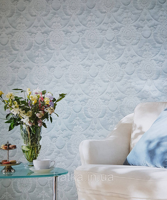 Шпалери вінілові на флізеліні Rasch Trianon Xlll 0.53х10 структурні вензелю розетки білі на сіро-блакитному Київ - фото 1