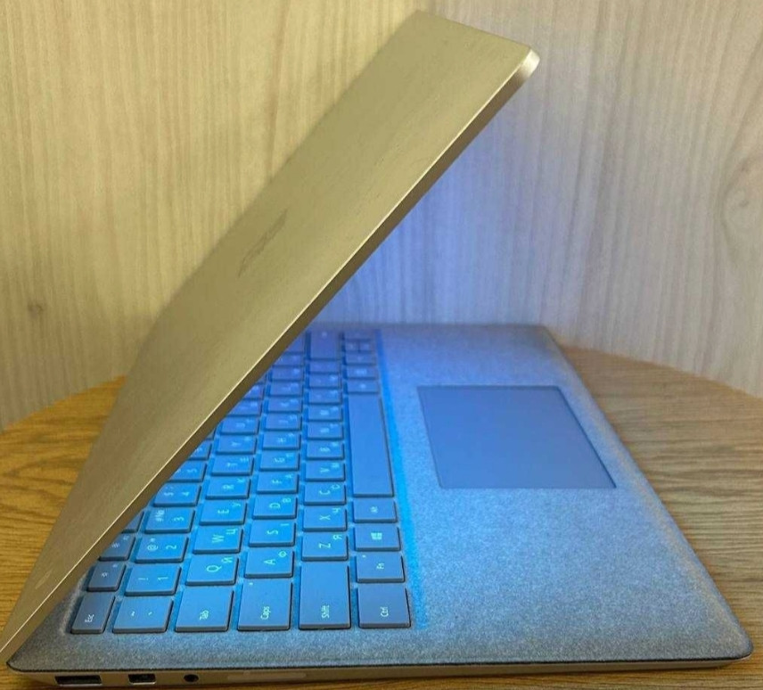 Ноутбук Microsoft Surface Laptop 2 13.5" 2256x1504 i5 8350U 8Gb. SSD256Gb. Харків - фото 2
