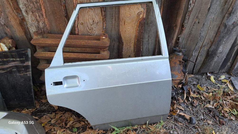 Задняя правая дверь на ВАЗ 2109 Киев - изображение 1