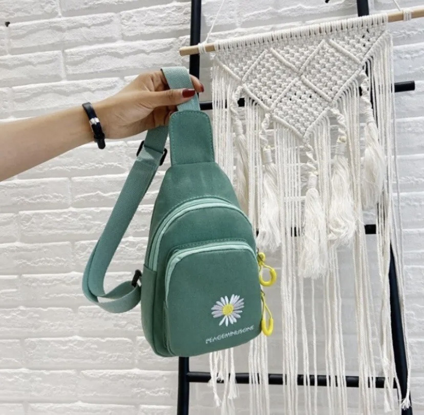 Маленькая женская сумочка через плече нагрудная сумочка для девочек зеленая размер сумки 24*16*5см, 2 кармана Киев - изображение 2