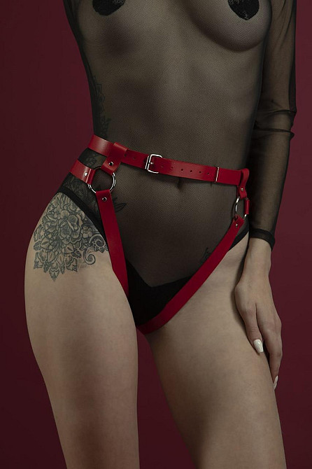 Гартери Feral Feelings - Belt Briefs, трусики, натуральна шкіра, колір червоний Sex Aura Київ - фото 1