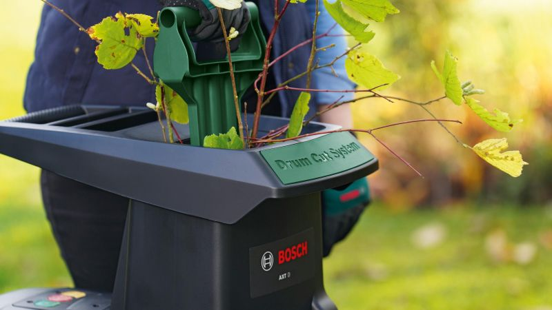Садовий подрібнювач (шредер) Bosch AXT 25 D : 2500 Вт, макс гілки 40 мм (0600803103) Київ - фото 4