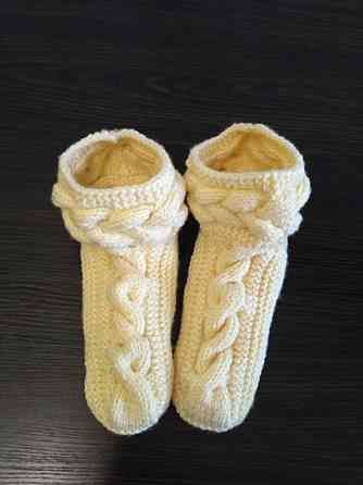 Домашние теплые комнатные  тапочки носки, цвет молочный, ручная работа топ Крохатушка одяг Киев