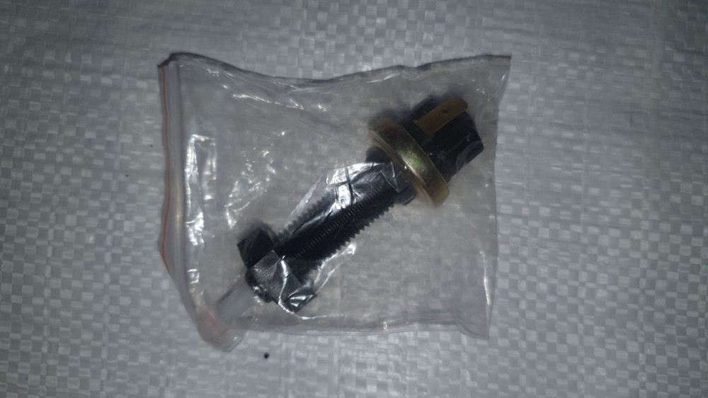 Выключатель фонаря сигнала торможения ВАЗ-2108. 330032. Харьков - изображение 1