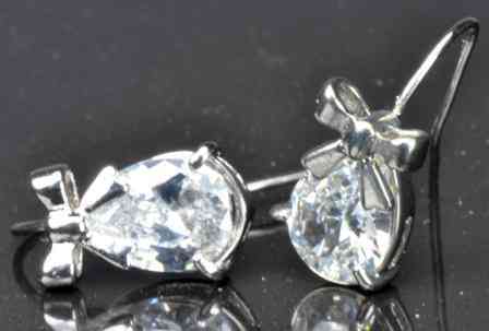 Серьги гвоздики с  кристалом СГ3900-2-2 Киев
