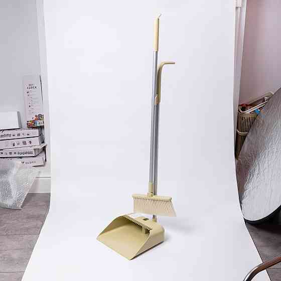 Веник і совок з довгою ручкою для прибирання, зелений Київ