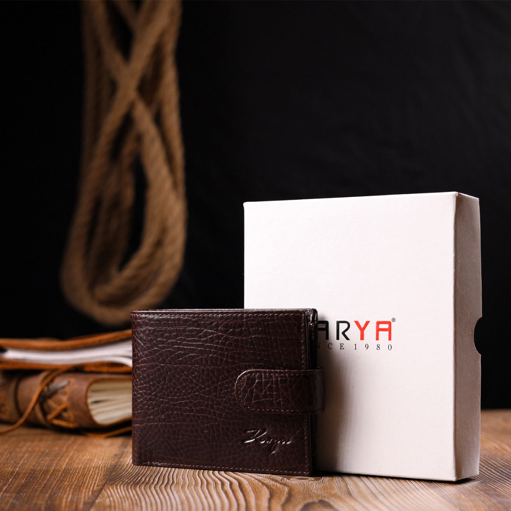 Вместительный мужской кошелек с хлястиком из натуральной кожи KARYA 21078 Коричневый Киев - изображение 1